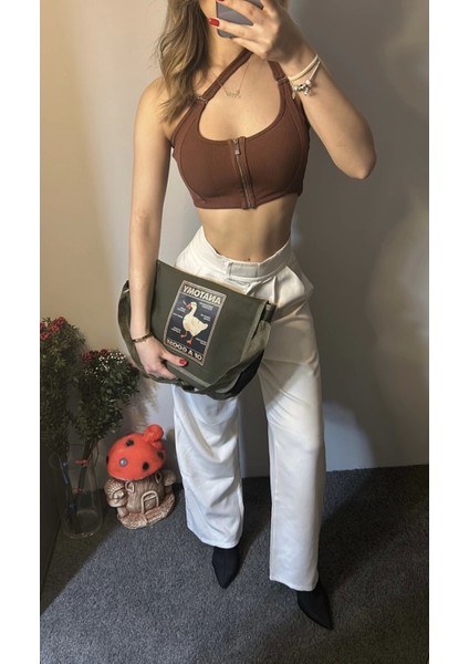 Haki Renkli, Baskılı, Şık ve Kullanışlı Postacı Çanta, Tarzınıza Tarz Katacak.