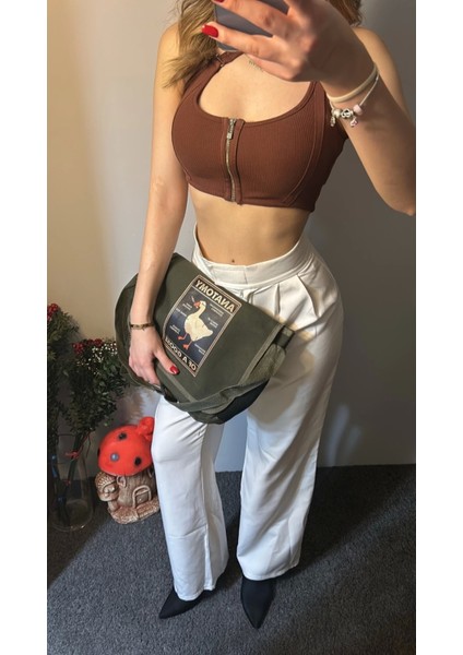 Haki Renkli, Baskılı, Şık ve Kullanışlı Postacı Çanta, Tarzınıza Tarz Katacak.