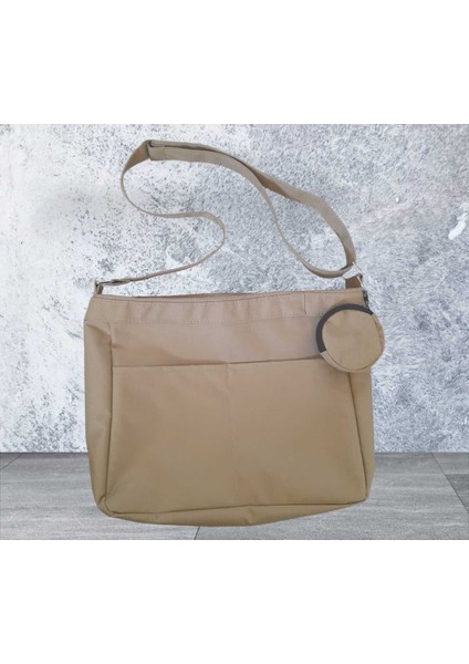 Şık Bej Postacı Çantası, Günlük ve Şık Kullanım Için Ideal. fiyatları