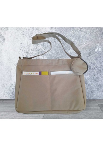 Şık Bej Postacı Çantası, Günlük ve Şık Kullanım Için Ideal. modelleri