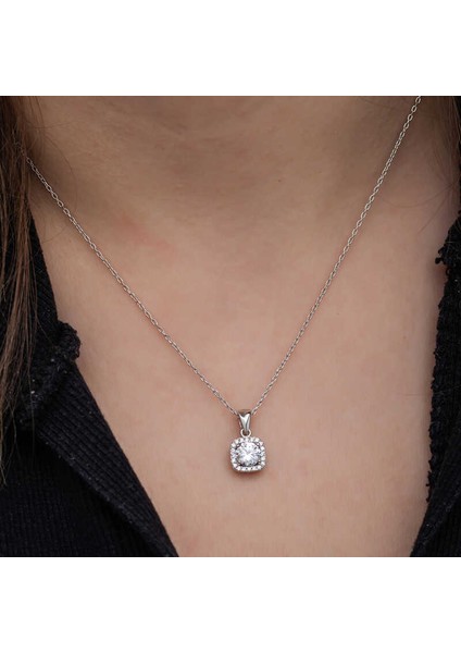 Gümüş Kare Montür Tek Taş Kadın Kolye fırsatları