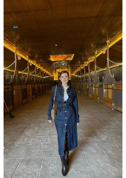 Beli Kuşaklı Düğme Detaylı Kot Elbise Rins Yıkama