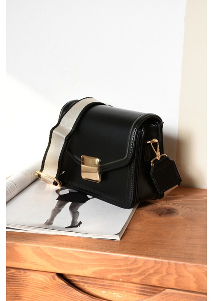 Kadın Mini City Omuz Çantası Kilit Detaylı Çanta modelleri