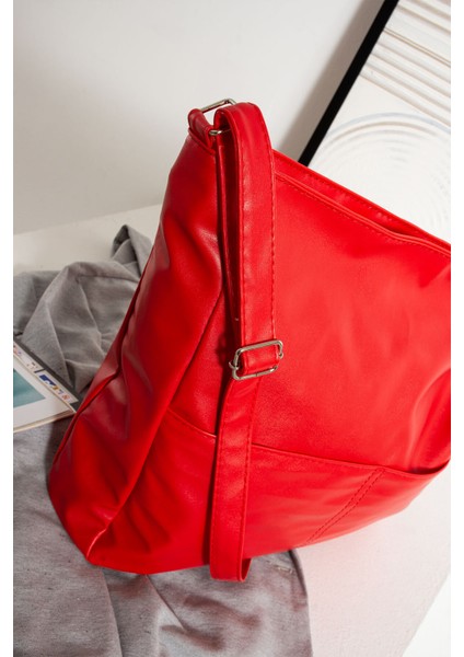 Kadın Modern Tasarımlı Geniş Hacimli Kaliteli Deri Salaş Omuz Çantası indirimleri