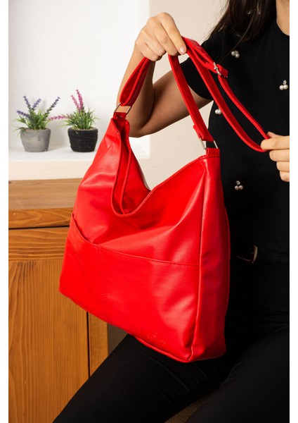 Kadın Modern Tasarımlı Geniş Hacimli Kaliteli Deri Salaş Omuz Çantası