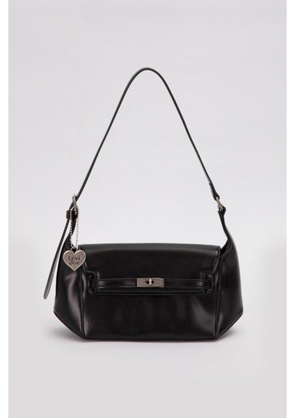 Siyah Kalp Aksesuar Detaylı Omuz Çantası