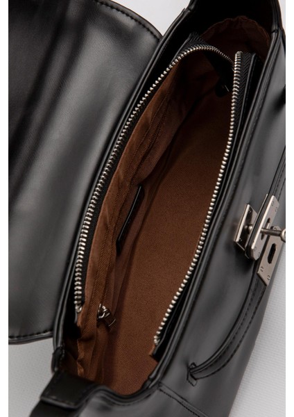 Siyah Kalp Aksesuar Detaylı Omuz Çantası modelleri