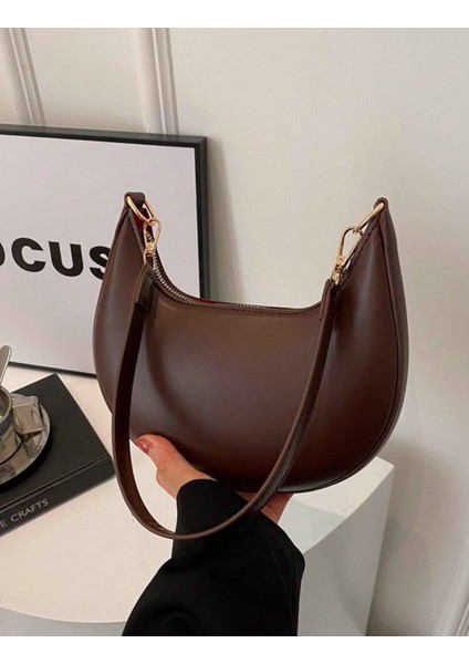 Modern Şıklığın Zarif Dokunuşu: Minimal Omuz Çanta