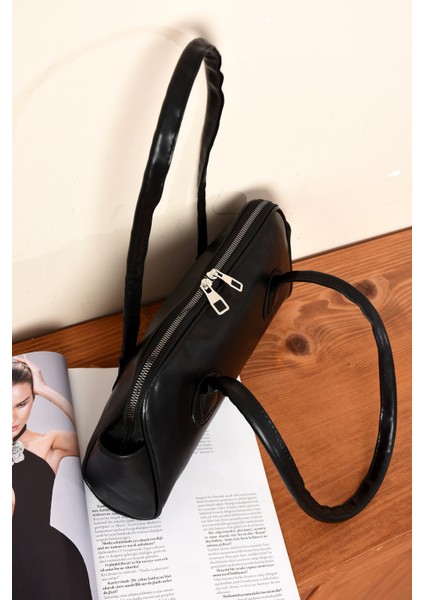 Kadın Şık Tasarımlı Kaliteli Işçilik Kaliteli Deri Omuz Çantası fırsatları