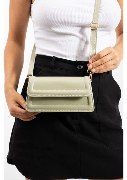 Kadın Çapraz Askılı ve Elden Tutmalı Çanta fiyatları