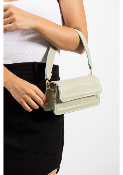 Kadın Çapraz Askılı ve Elden Tutmalı Çanta modelleri