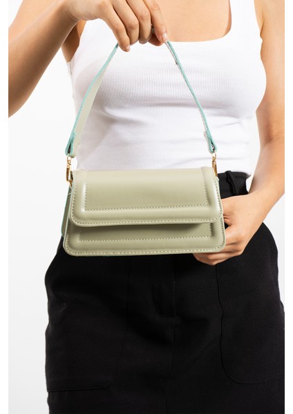 Kadın Çapraz Askılı ve Elden Tutmalı Çanta fırsatları