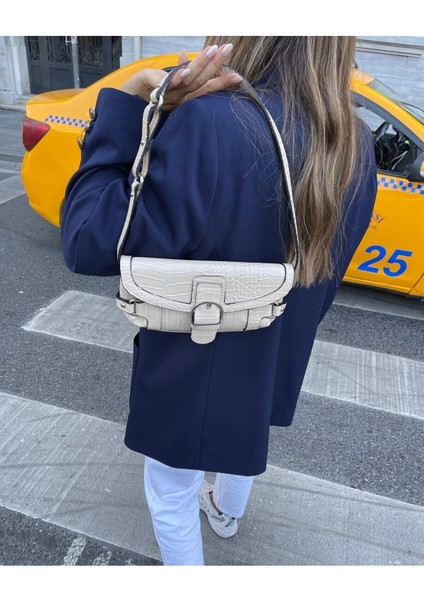 Kadın Tokalı Çapraz Kol Çantası fırsatları