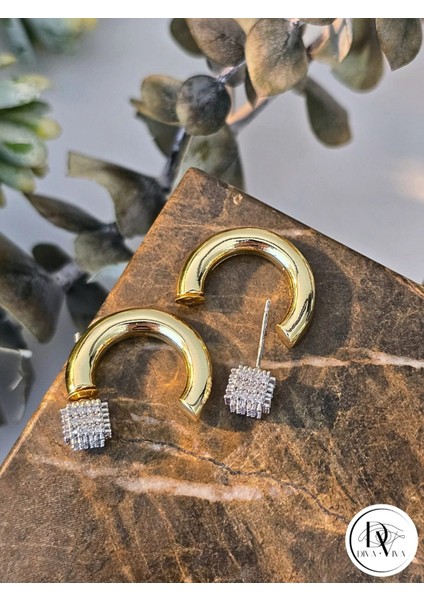 - Glow Earrings – Gold Kaplama Taş Detaylı Kadın Küpe (KOD-328-2)