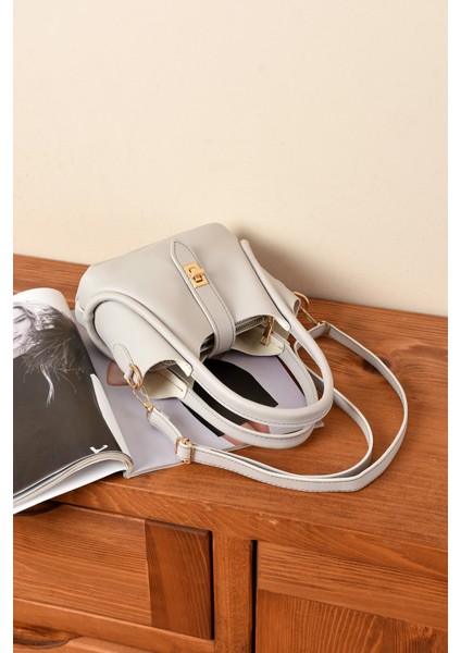 Kadın Kilit Detaylı Kaliteli Deriden Çapraz Çanta Omuz Çantası Makyaj Çantalı modelleri