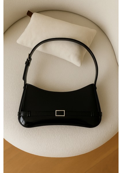 Kadın Kemer Detay Rugan Retro Baget Çanta