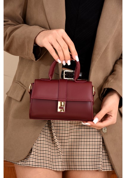 Kadın Kilit Detaylı Şık Tasarımlı Omuz Askılı Elden Tutmalı Kaliteli Işçilikli Çanta modelleri