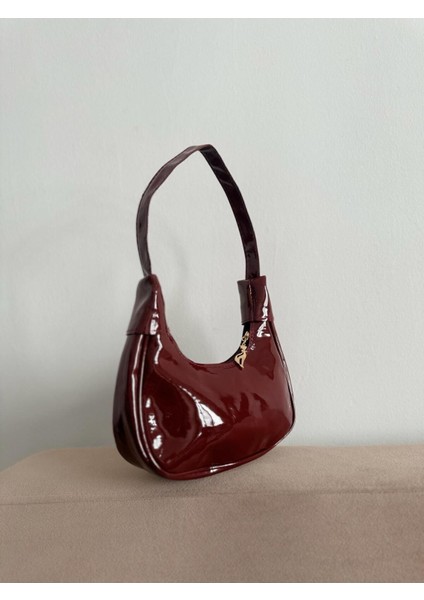 Kadın Bordo Rugan Baguette Model Omuz Çantası modelleri