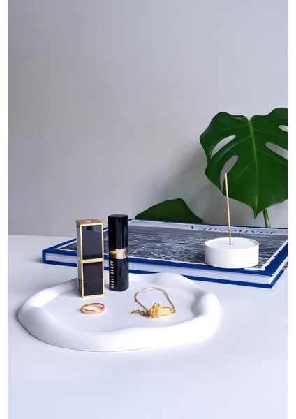 Bulut Desenli Beton Tabak | Minimal Takı ve Anahtar Tabağı | Dekoratif Sunum Tepsisi 24 cm