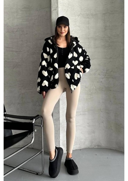 Kadın Siyah Beyaz Kapüşonlu Kalpli Peluş Mont Siyah / Standart