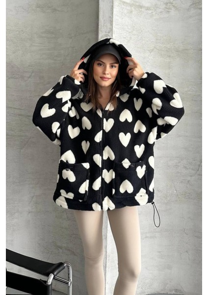 Kadın Siyah Beyaz Kapüşonlu Kalpli Peluş Mont Siyah / Standart fiyatları