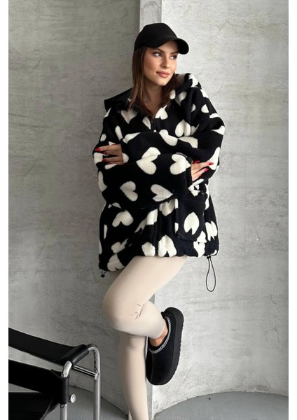 Kadın Siyah Beyaz Kapüşonlu Kalpli Peluş Mont Siyah / Standart modelleri