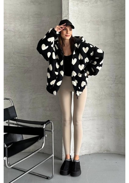Kadın Siyah Beyaz Kapüşonlu Kalpli Peluş Mont Siyah / Standart fırsatları