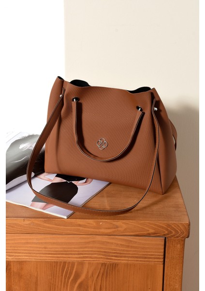 Lüks Büyük Kapasiteli Demir Kulplu Omuz Çantası modelleri