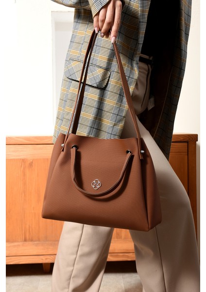 Lüks Büyük Kapasiteli Demir Kulplu Omuz Çantası fırsatları