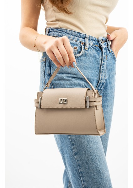 Kilit Detaylı Çapraz Askılı Çanta modelleri