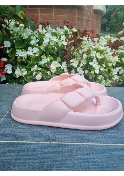 Kadın Parmak Arası Terlik Yüksek