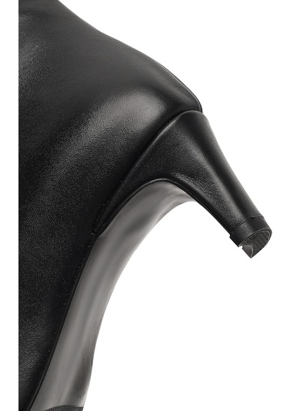 Kadın Siyah Fermuarlı Kalın Topuklu Deri Bot 25WFD186018