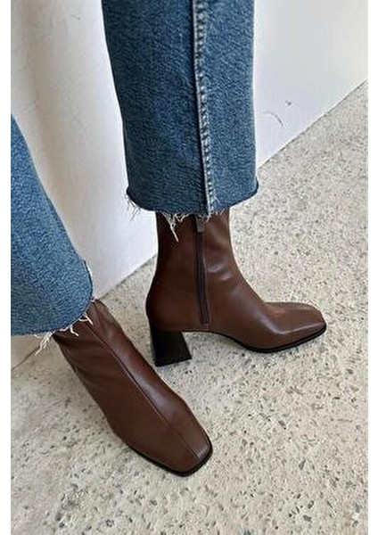 Trew Kadın Streç Bilekli Orta Boy Topuklu Bot Kahve