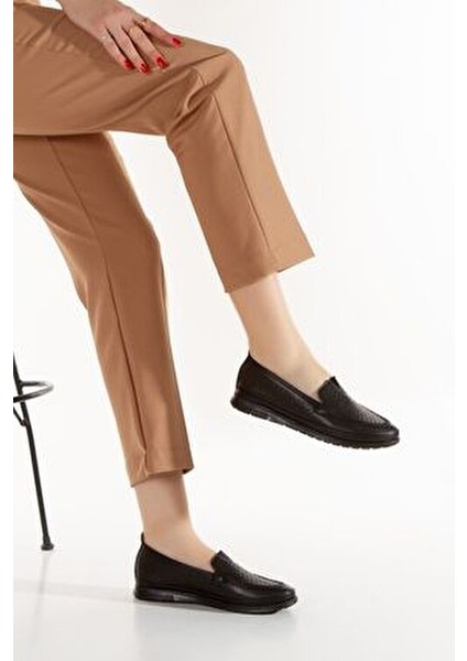 Siyah Kadın Delik Detaylı Yumuşak Hafif Rahat Tabanlı Yazlık Loafer Günlük Babet Anne Ayakkabı