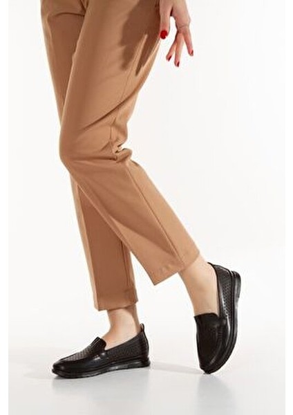 Siyah Kadın Delik Detaylı Yumuşak Hafif Rahat Tabanlı Yazlık Loafer Günlük Babet Anne Ayakkabı fırsatları