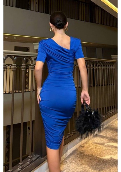 Asimetrik Yaka Büzgülü Sandy Elbise Saks 582991 modelleri