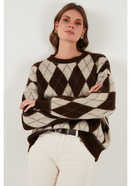 Oversize Fit Bisiklet Yaka Baklava Desenli Yumuşak Dokulu Kazak Bayan Kazak 4616223 fırsatları