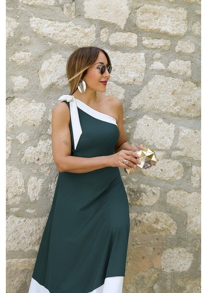 Kadın Tek Omuzu Açık Omuzlardan Kurdela Detaylı Çift Renkli Ithal Krep Elbise fiyatları