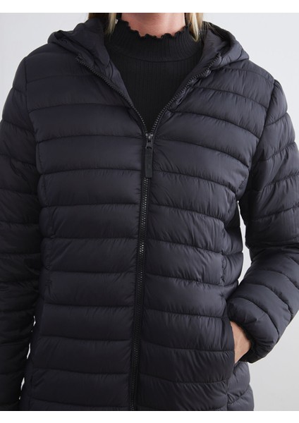 Yeni Sezon Kapüşonlu Kadın Şişme Mont modelleri