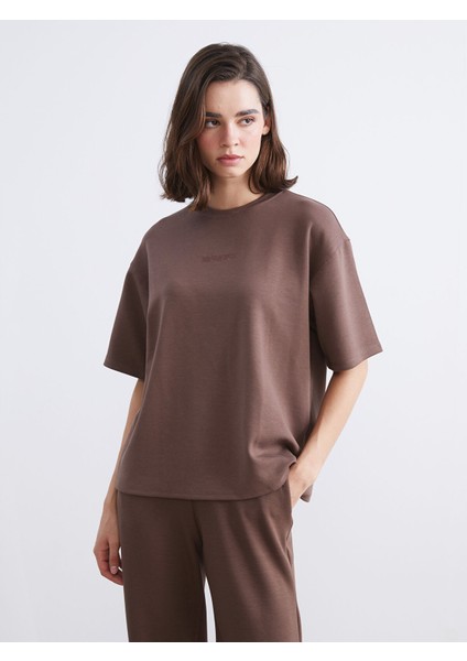 Yeni Sezon Bisiklet Yaka Nakışlı Oversize Kadın Tişört modelleri