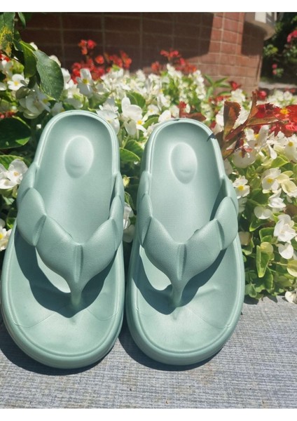 Kadın Parmak Arası Terlik Yüksek