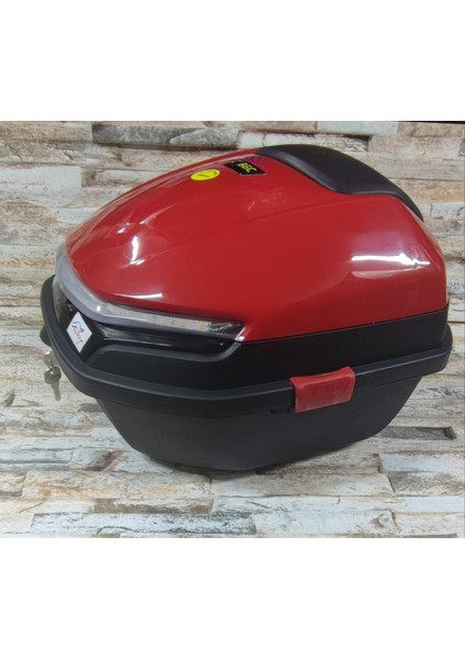 Motosiklet Arka Çanta 33 Lt Kırmızı Sinyal ve Stop Işıklı modelleri