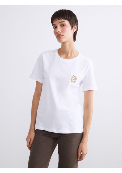 Yeni Sezon Bisiklet Yaka Metal Süs Detaylı Kadın Tişört fırsatları