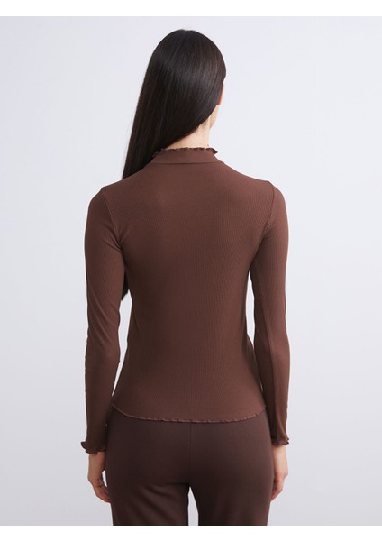 Yeni Sezon Fırfırlı Dik Yaka Kadın Body fırsatları