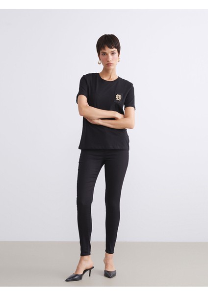 Yeni Sezon Bisiklet Yaka Metal Süs Detaylı Kadın Tişört fiyatları