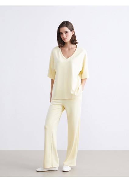 Yeni Sezon V Yaka Nakışlı Oversize Kadın Tişört fiyatları