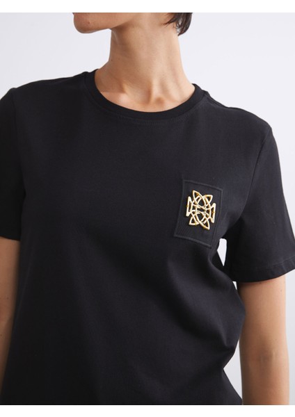 Yeni Sezon Bisiklet Yaka Metal Süs Detaylı Kadın Tişört modelleri