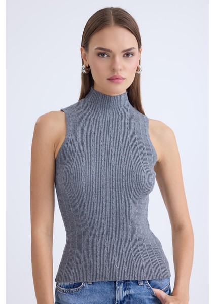 Dik Yaka Örgü Desen Sıfır Kol Triko Bluz