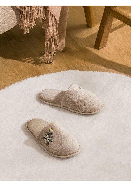 Yeni Sezon Çiçek Nakışlı Kadın Ev Terliği