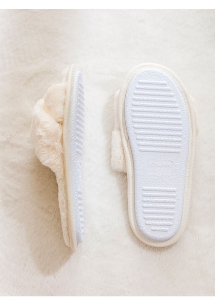 Yeni Sezon Çapraz Bantlı Kadın Ev Terliği fırsatları